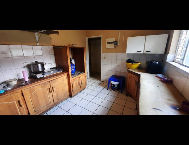 7 BEDROOM FREEHOLD FOR SALE IN ELSBURG